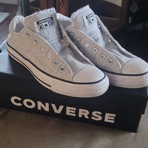 Size 9 women's grey converse